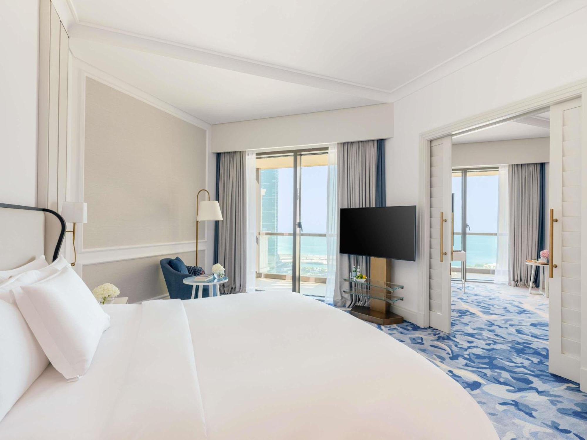 Suite King Prestige con Vista Mare Parziale e Accesso Club